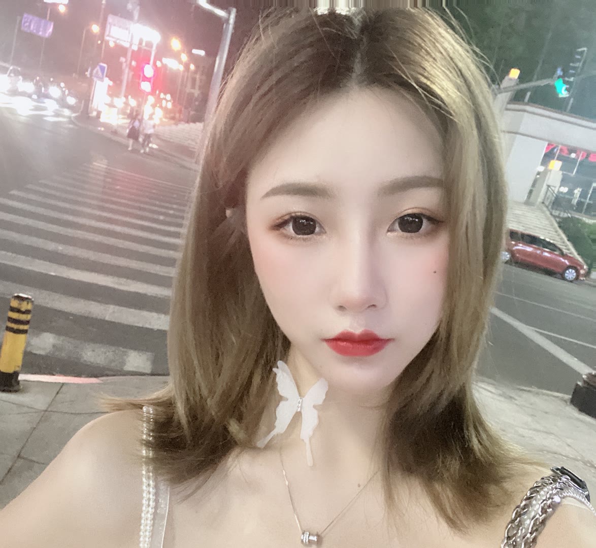 大连极品小学妹刚下海兼职妹妹 前凸后翘 水多听话